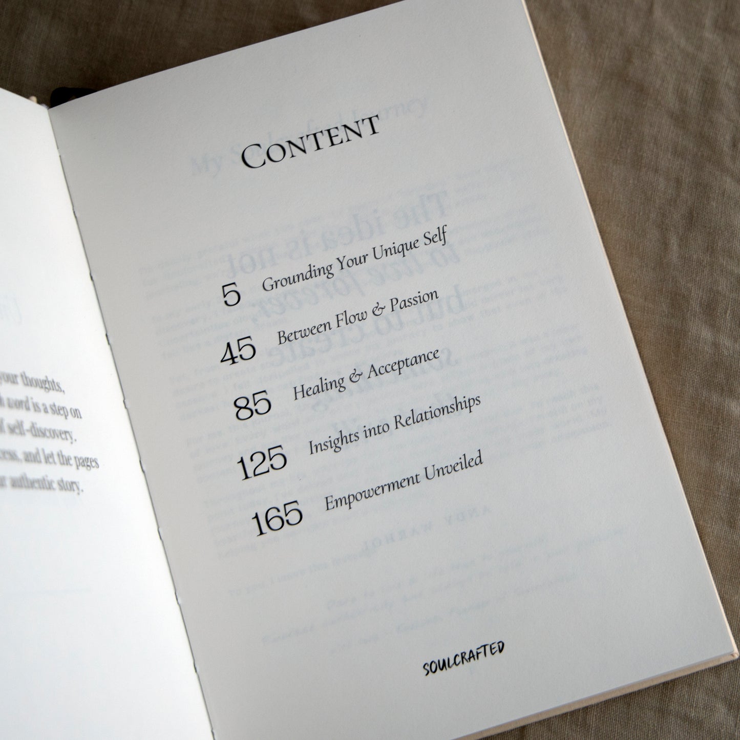 Täydellinen lahja hyvinvointia arvostavalle, guided journal itsetutkiskeluun ja henkiseen kasvuun.