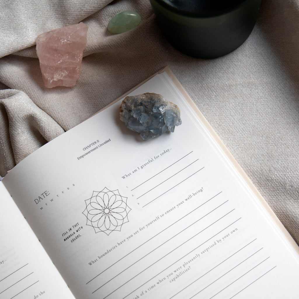 Hyvinvointia ja itsetuntemusta edistävä guided journal -muistikirja, joka sisältää kysymyksiä viiden kuukauden ajalle. Soveltuu henkilökohtaiseen kasvuun ja henkiseen hyvinvointiin.