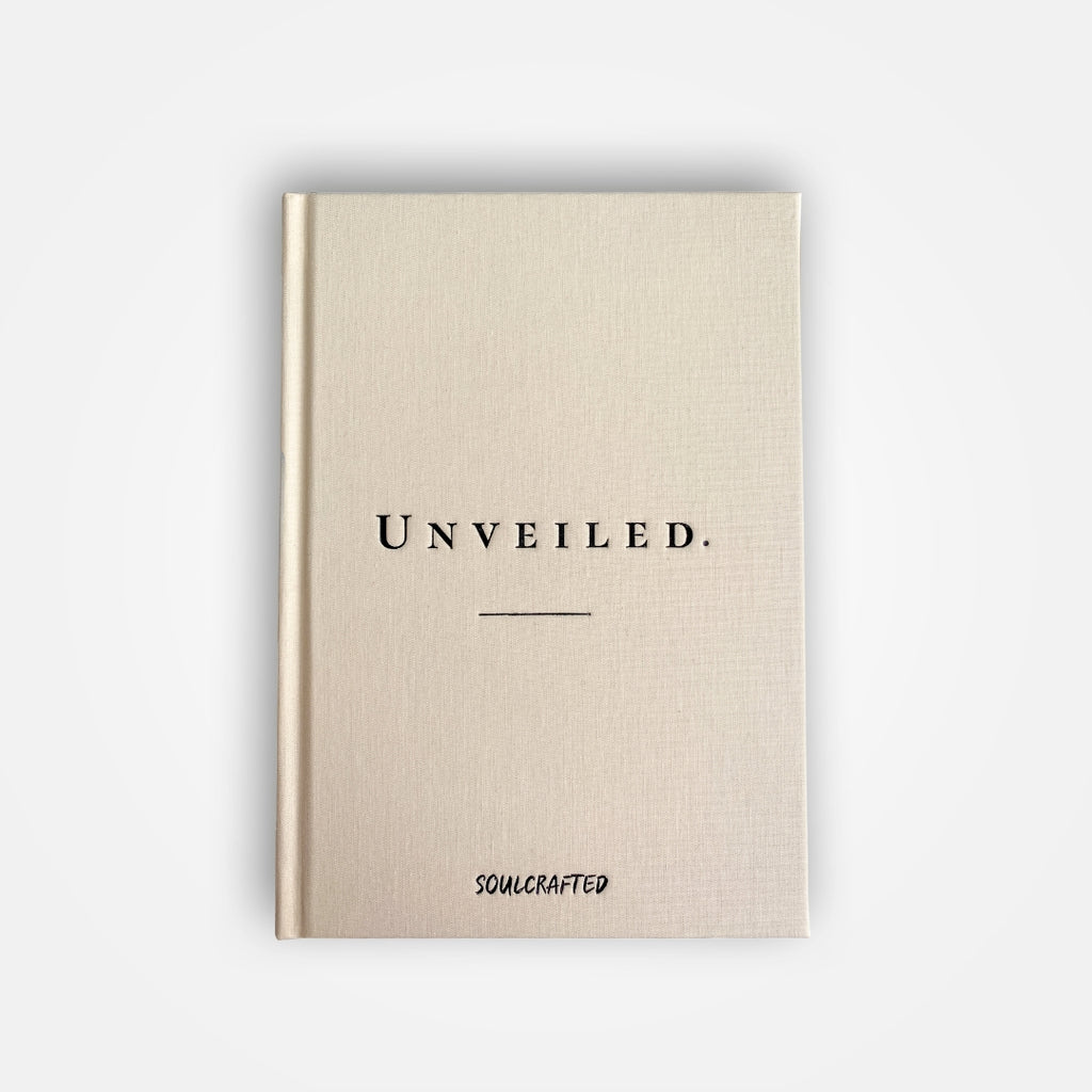 Hyvinvointia ja itsetuntemusta edistävä guided journal -muistikirja, joka sisältää kysymyksiä viiden kuukauden ajalle. Soveltuu henkilökohtaiseen kasvuun ja henkiseen hyvinvointiin.